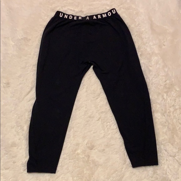 SOLD βββUnder Armour work out crop leggings - Picture 3 of 5